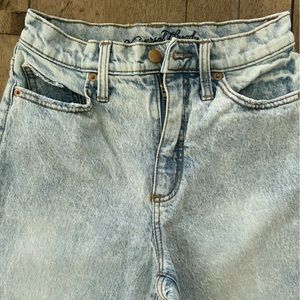 Universal Thread Mom High-Waisted Jeans Size 0.